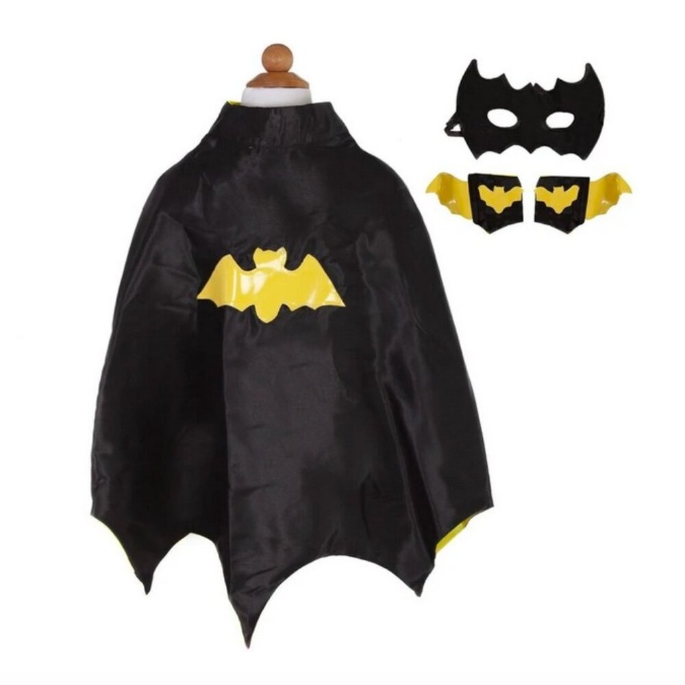 Batman Costume Set w/ Cape, Mask, Wristbands Size 3-4 New w/Tag-Great Pretender